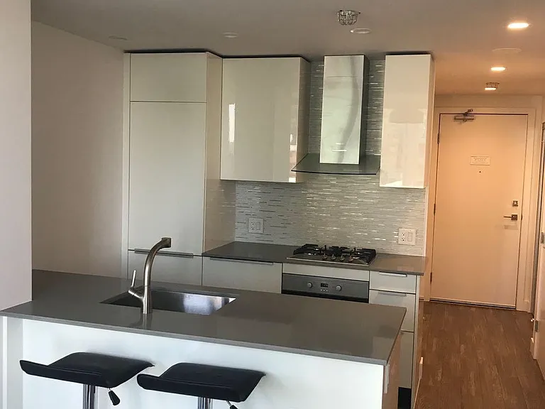 1283 Howe St #810 — Photo 3