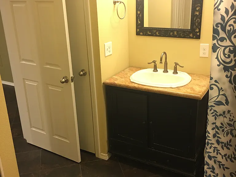1015 E Hill Ave — Photo 11