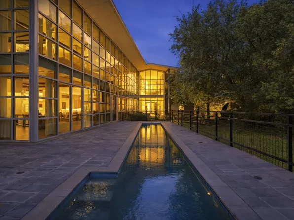 2424 White Oak Dr, Houston, TX 77009