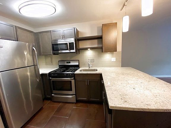 4th image of 1704 N North Park Ave #3J