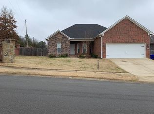 5440 Chateau Dr, Conway, AR 72034