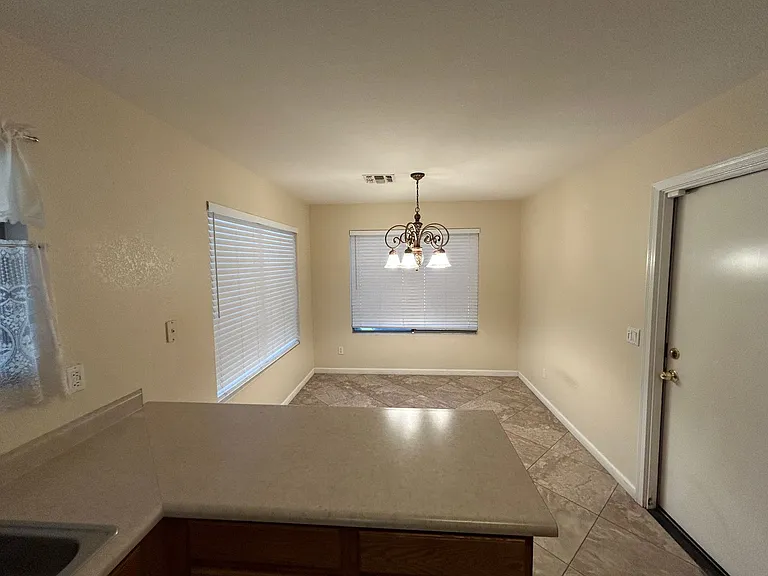 11418 W Cambridge Ave — Photo 10