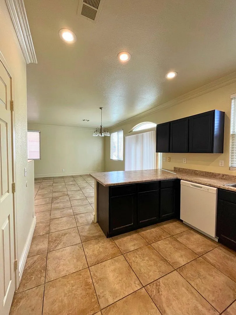 Move-In Ready 3br/3ba Single Family Home In Las Vegas — Photo 4