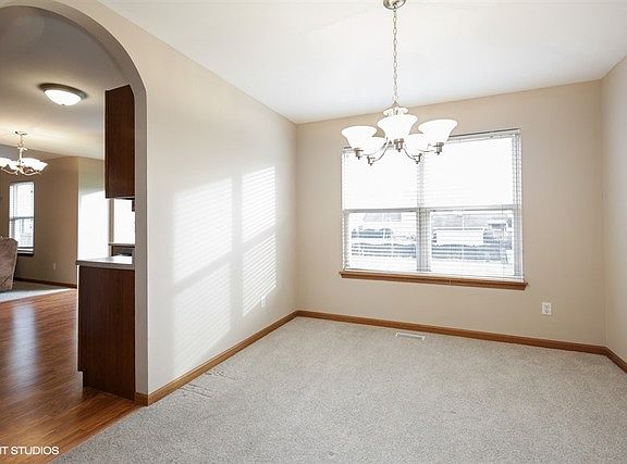 5th image of 762 Hyacinth Ln