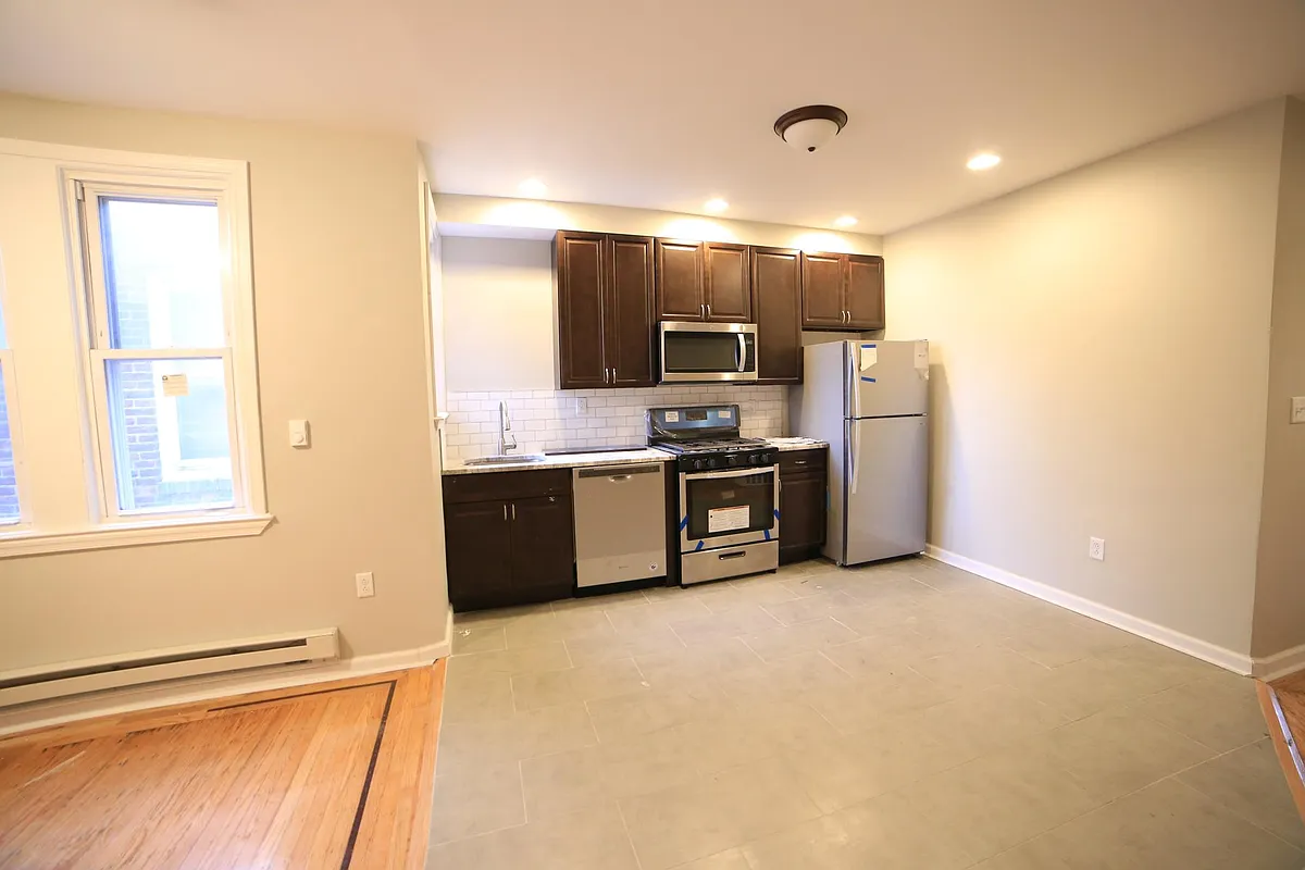 Building Photo - 5250 W Berks St #2