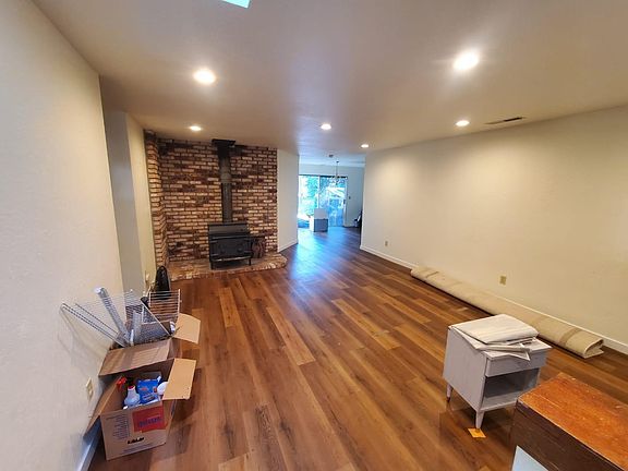 2nd image of 16577 Creekside Dr