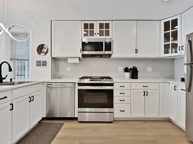 2620 W Homer St #1 — Photo 2