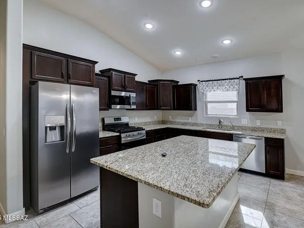 420 S Courts Redford Dr, Vail, AZ 85641