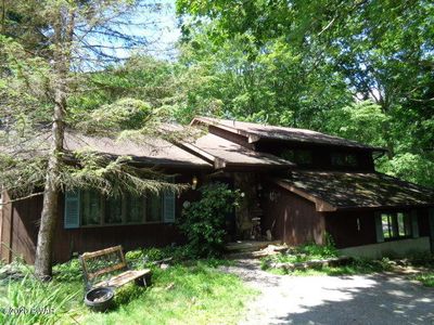 100 Beach Pl, Shohola, PA, 18458