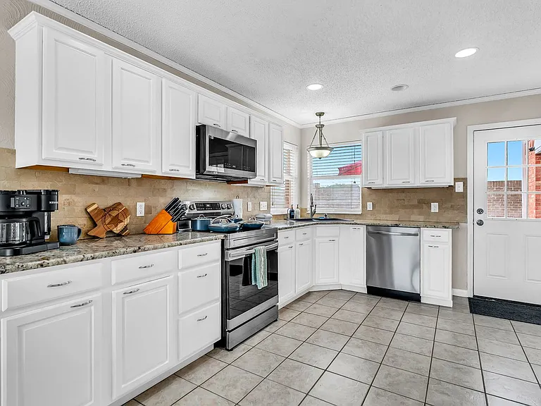 600 Ashcrest Ct — Photo 10