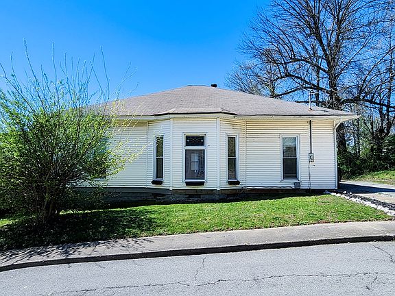 2nd image of 107 W Noel Ave