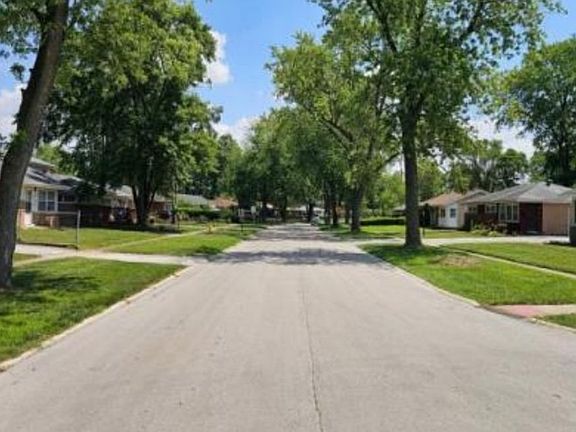 Exterior Neighborhood (street photo)