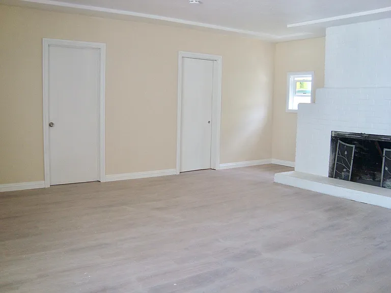 10227 1/2 California Ave — Photo 3