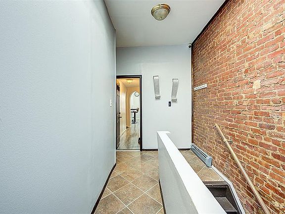 5th image of 283 Montauk Ave