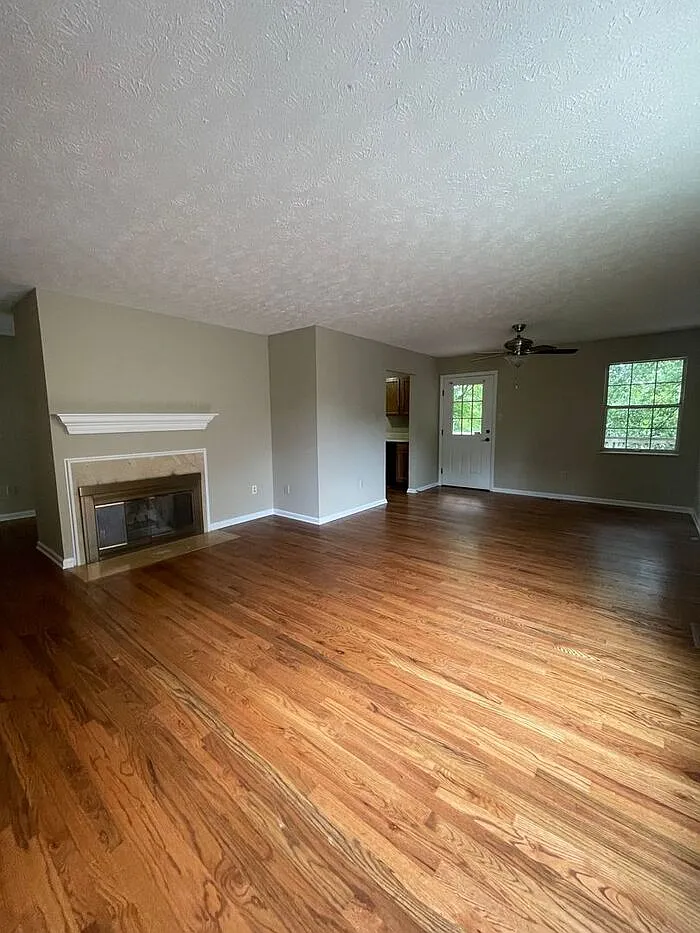 3 bed, 2.0 bath, 1406 sqft, $2,220 — Photo 2