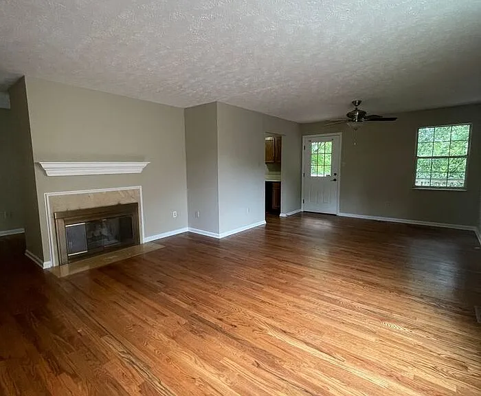 1337 Woodridge Dr — Photo 2