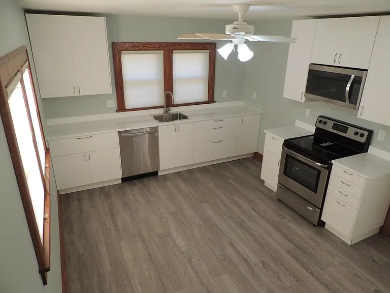 Kitchen (back)