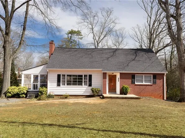 142 Rosedale Cir, Winston Salem, NC 27106