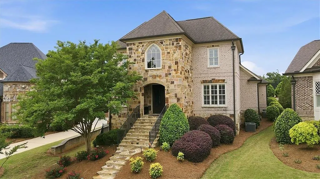7 bed, 5.5 bath, 5630 sqft, $6,500 — Photo 3