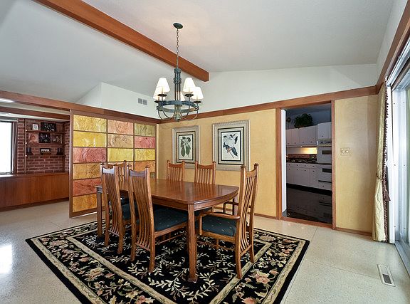5th image of 1000 Woodland Dr