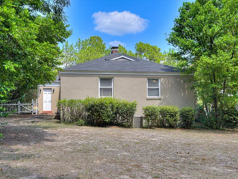 1803 Heath St — Photo 39
