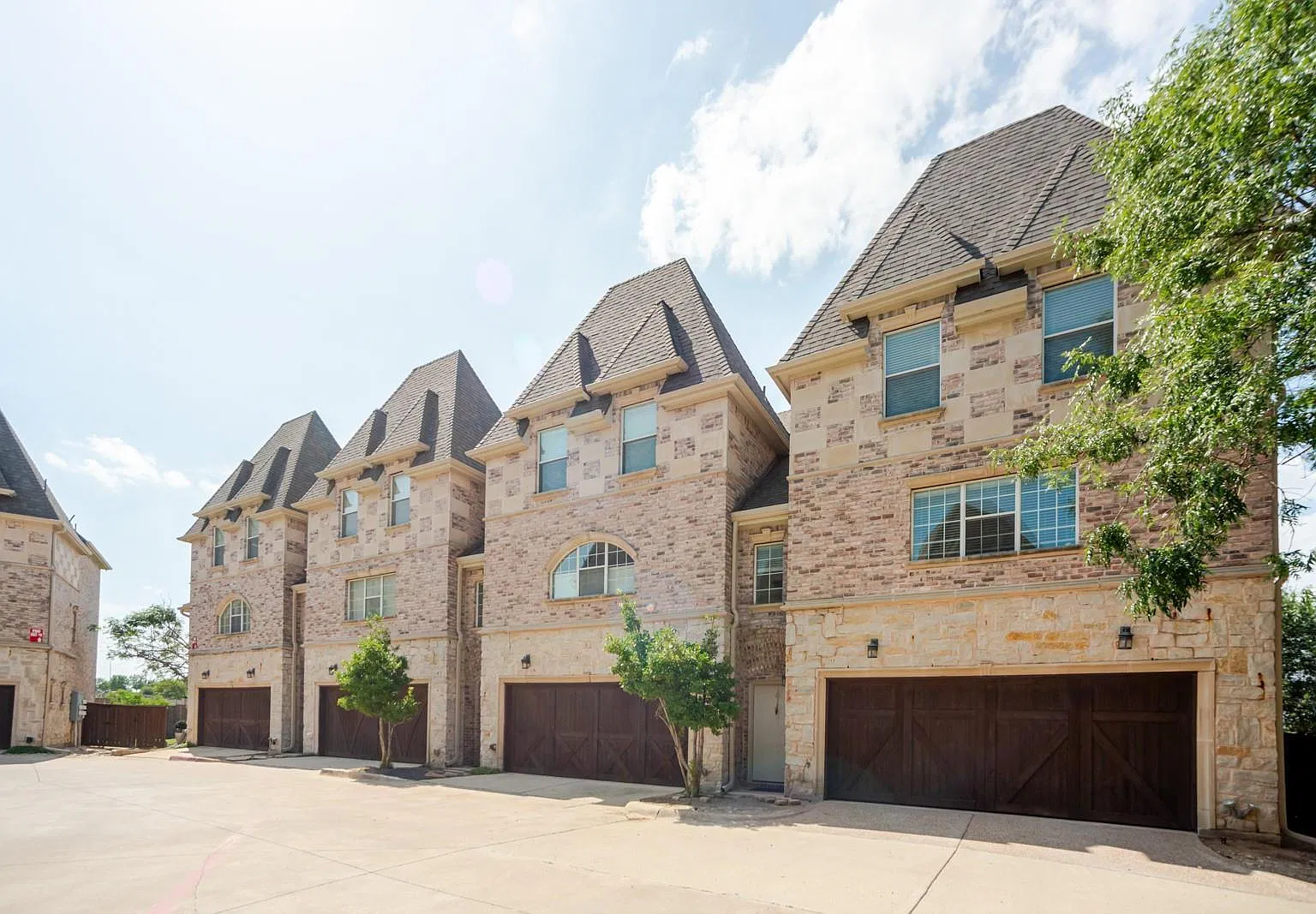 3 bed, 3.5 bath, 1750 sqft, $2,450 — Photo 1