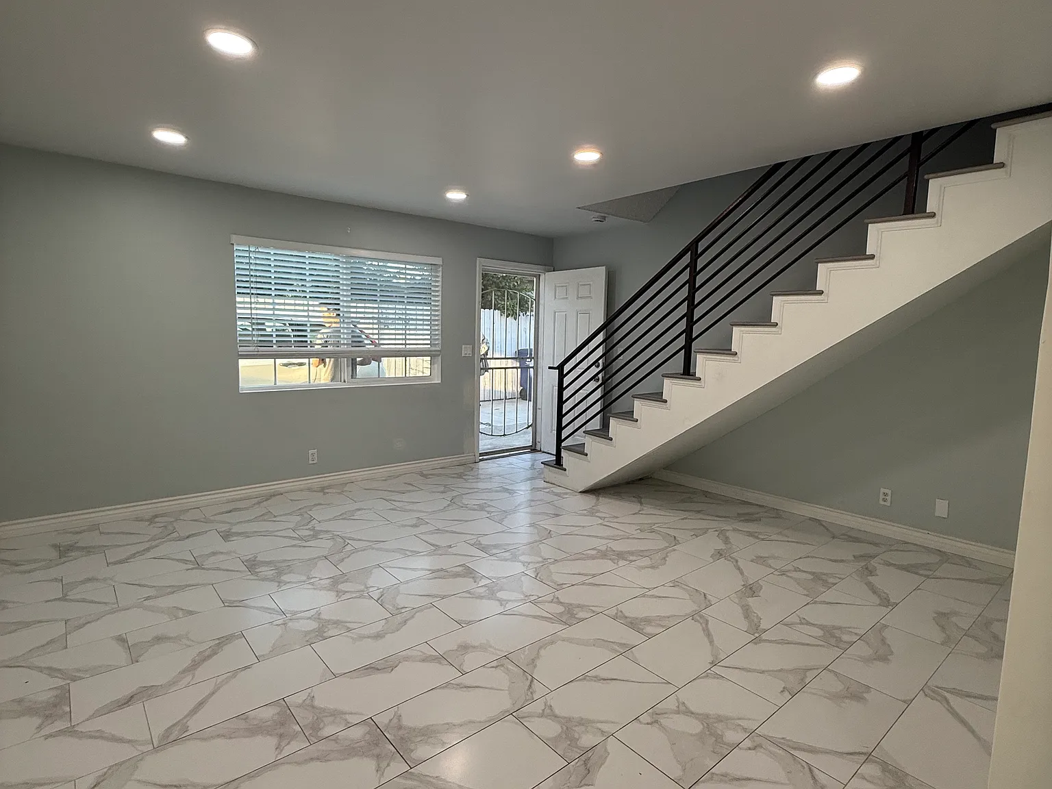 2 bed, 1.5 bath, 960 sqft, $2,700 — Photo 2