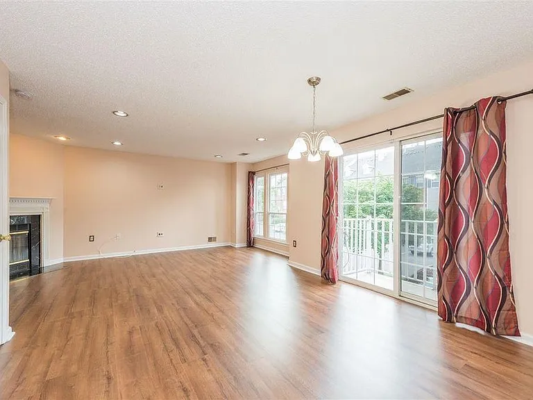 45 Dogwood St — Photo 2