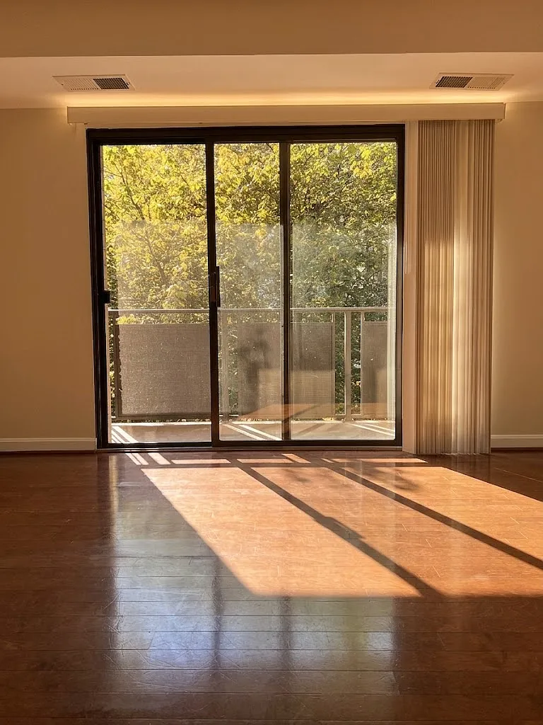 2 bed, 1054 sqft, $2,600 — Photo 2