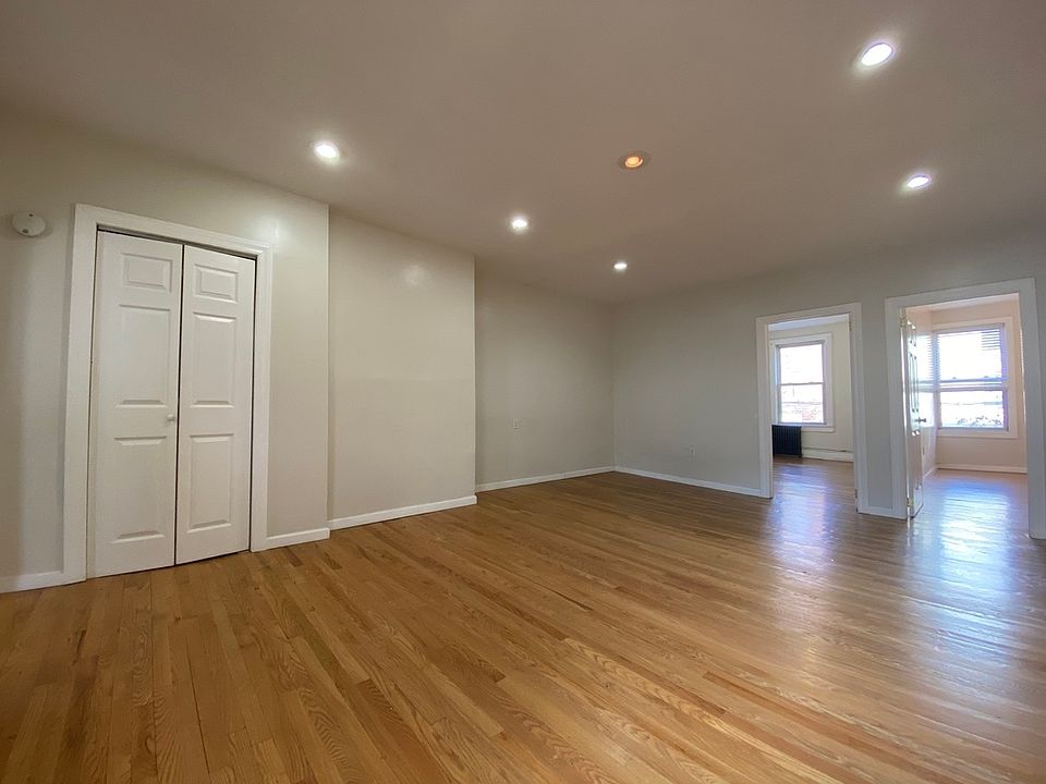 1st image of 5-28 50th Ave #2R