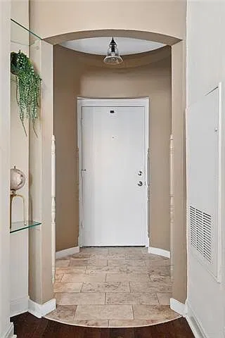 330 Julia St — Photo 4