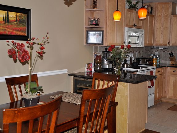 Open floor plan into kitchen