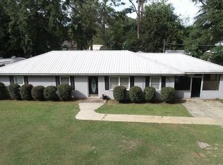 498 Hollis St SW, Pelham, GA 31779