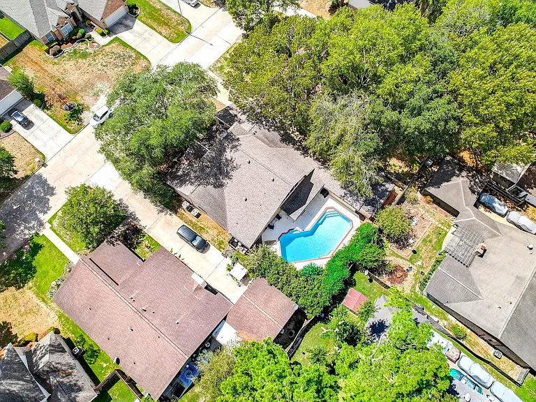 8111 Pine Green Ln — Photo 47