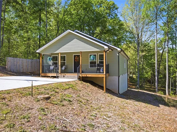 109 Ledbetter Ln, Walhalla, SC 29691