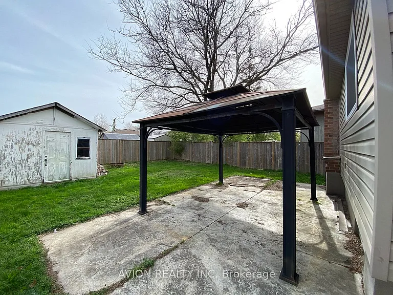 19 Poplar Cres #LOWER — Photo 11