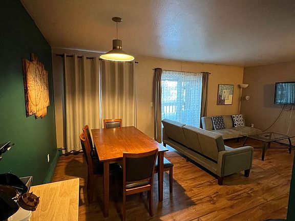 4th image of 933 Cowles St