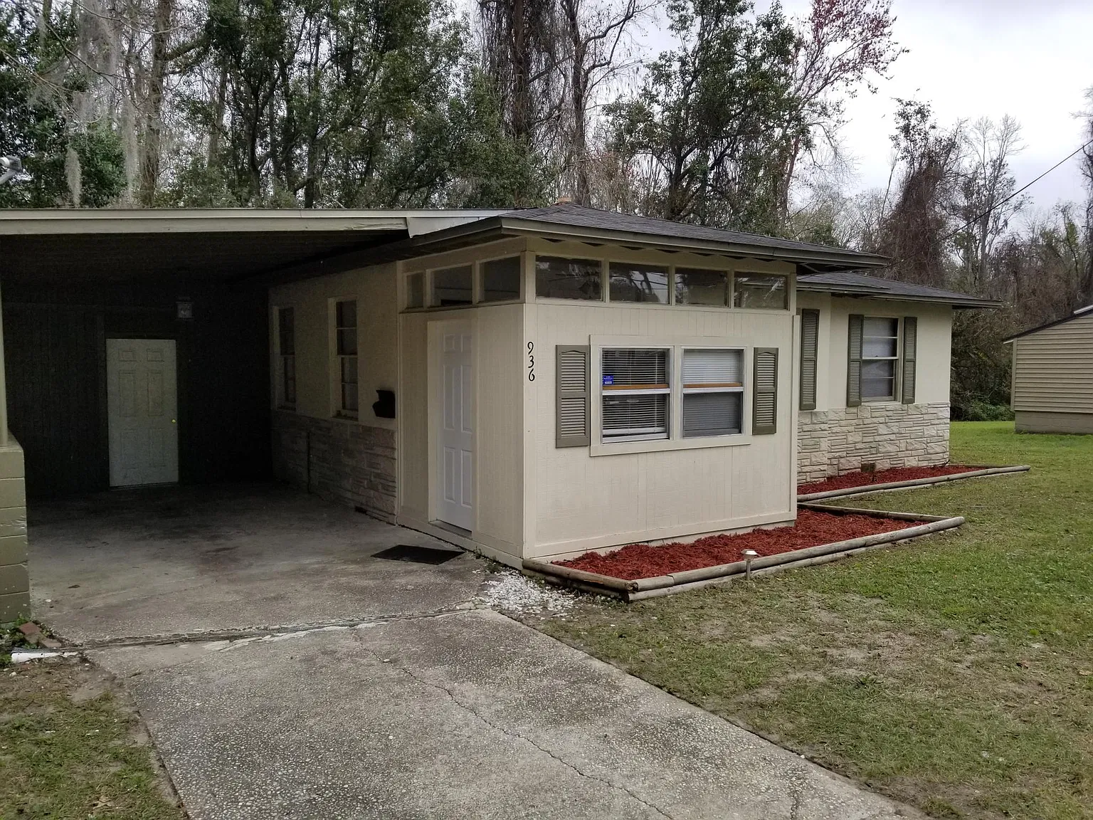 3 bed, 975 sqft, $1,300 — Photo 4