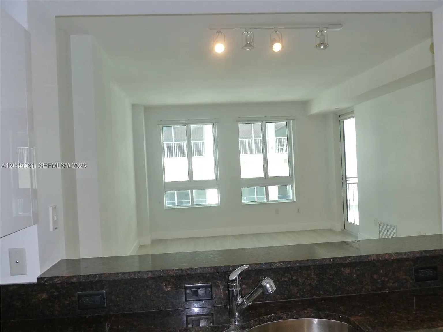 Toscano Condo — Photo 4