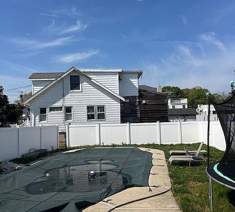 2nd image of 319 Roosevelt Ave