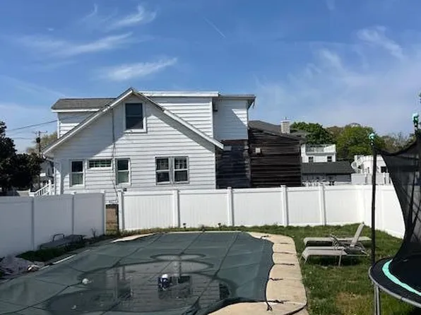 319 Roosevelt Ave, Oakhurst, NJ 07755