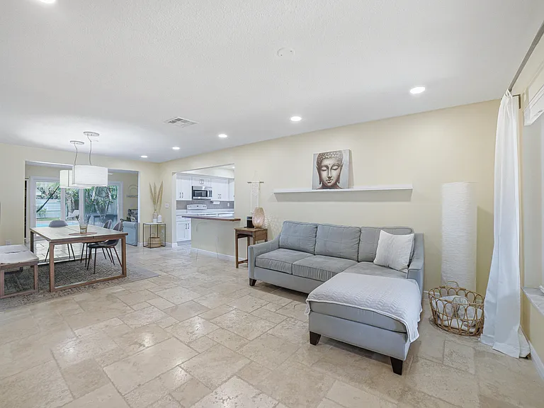 721 N Lakeside Dr — Photo 17