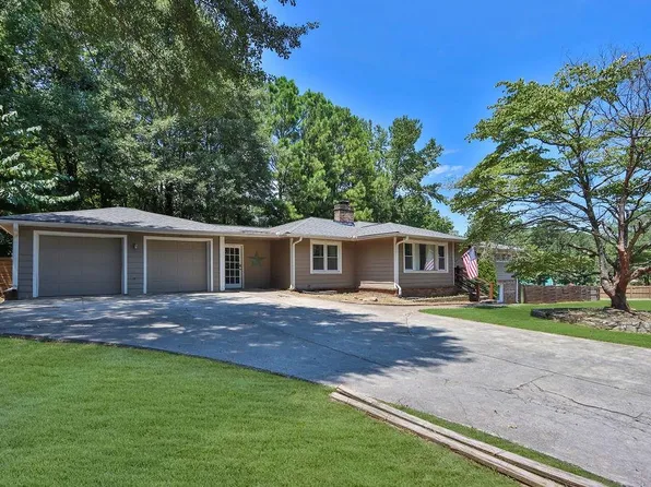 1865 Pucketts Dr SW, Lilburn, GA 30047