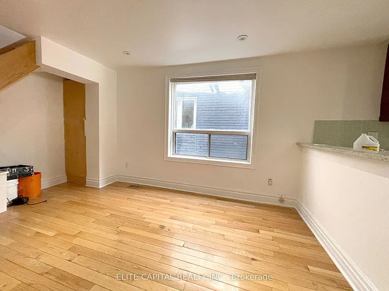 633 Christie St #UPPER — Photo 7