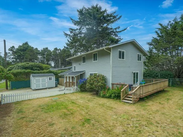 8242 SW Abalone St, Newport, OR 97366