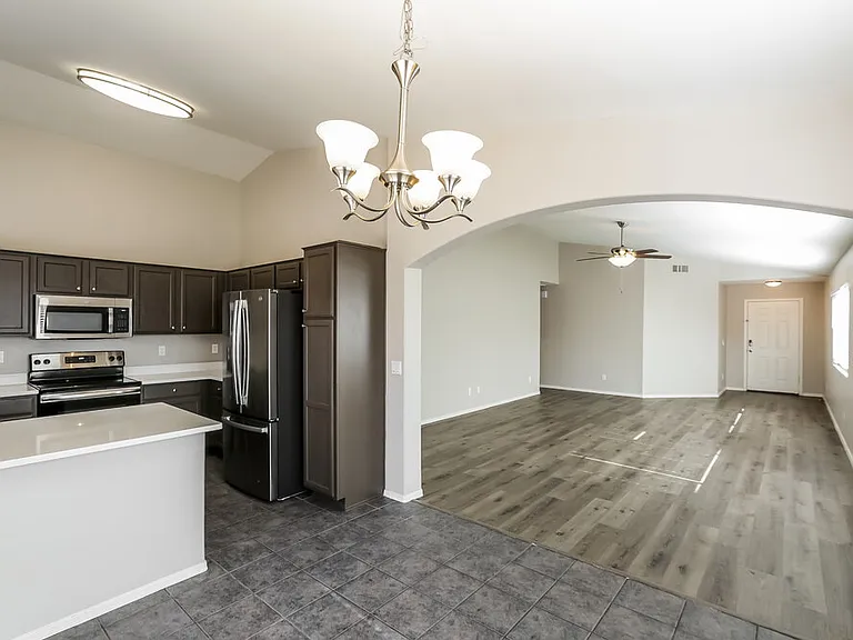 25739 W Saint Catherine Ave — Photo 7