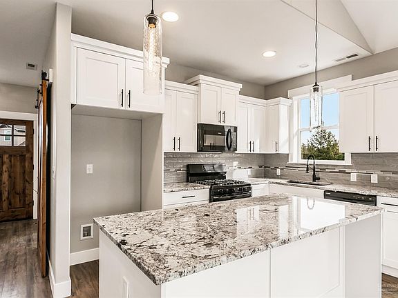 4th image of 20665 SE Pelican Butte Pl