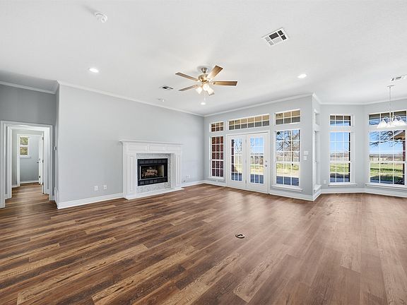 5th image of 693 McLaughlin Rd