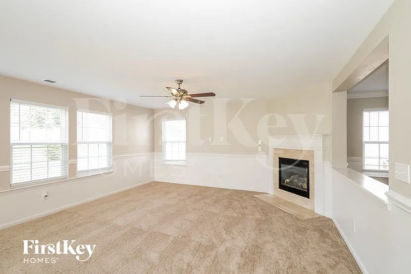 4 bed, 2.5 bath, 2592 sqft, $2,755 — Photo 3