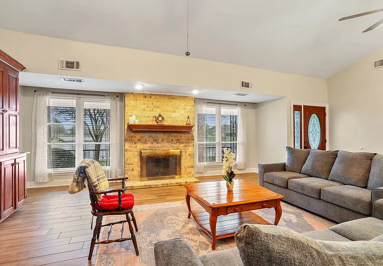 2517 Berrybrook Dr — Photo 2